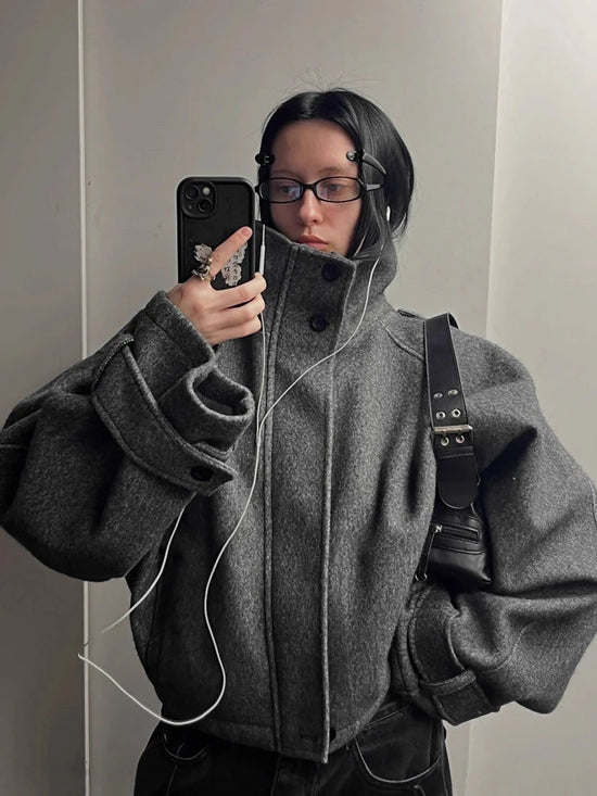 Cappotto Corto Donna Collo Alto con Zip e Tasche - immagine 1