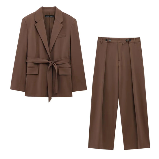 Completo donna ufficio 2025 ‒ blazer “shrug” + pantaloni lunghi dritti, stile elegante casual con cintura, perfetto