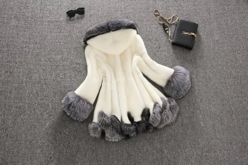 Cappotto lungo in pelliccia sintetica con cappuccio – giacca maxi donna calda e lussuosa per l'inverno 2025