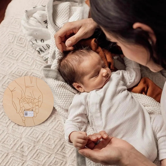 Porta Braccialetto Nascita Neonato – Targhetta Hello World in Legno