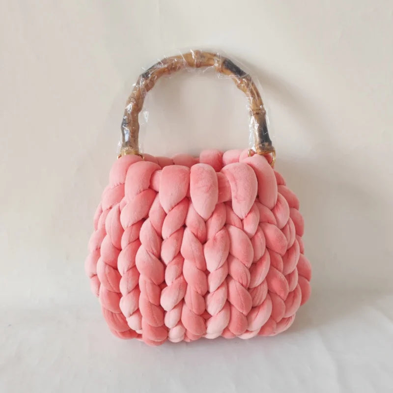 Borsa lavorata a mano in lana islandese super-spessa Yingzi – hand-knitted Icelandic wool bag trendy & artigianale