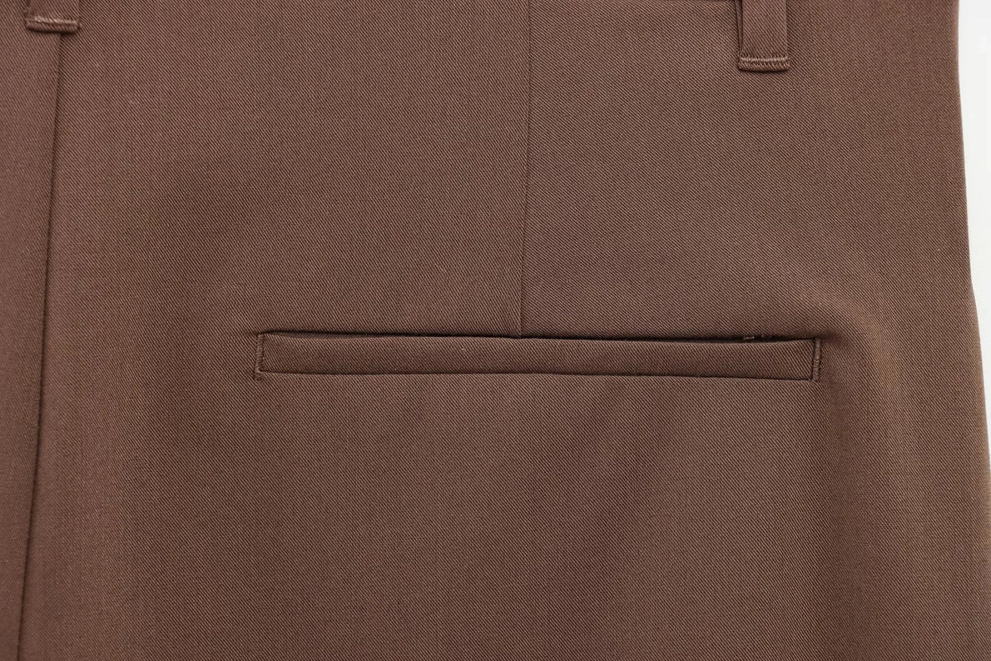 Completo donna ufficio 2025 ‒ blazer “shrug” + pantaloni lunghi dritti, stile elegante casual con cintura, perfetto