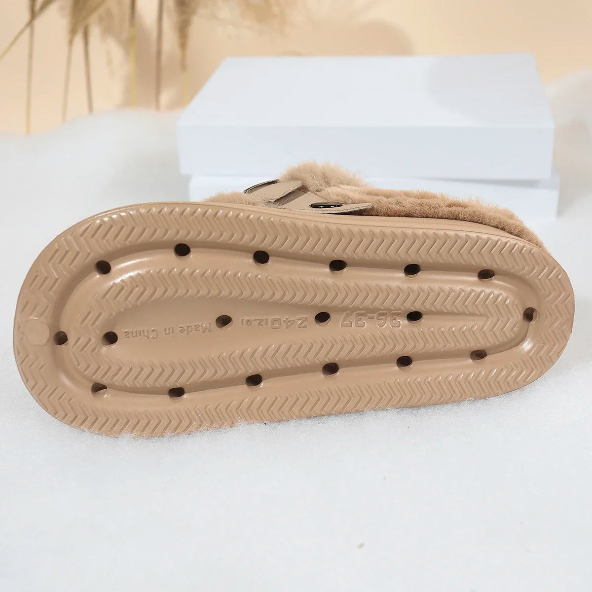 Women EVA Thick Sole Fur Slippers Closed Toe Fluffy Warm Home Slippers Woman Buckle Fashion Slip-on Cover Head Cotton Slippers
