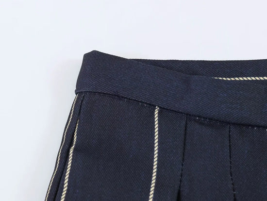 Completo donna a righe con giacca corta e pantaloni dritti