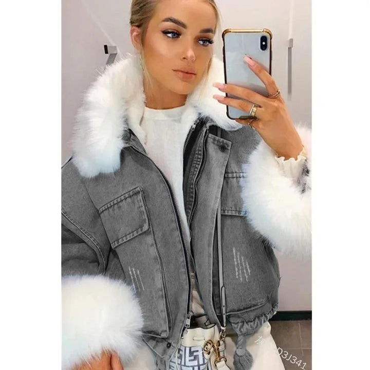 Giacca denim corta con collo in pelliccia sintetica donna – giubbotto fur collar trendy 2025