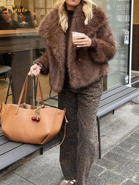 Pelliccia corta donna marrone con collo a rever