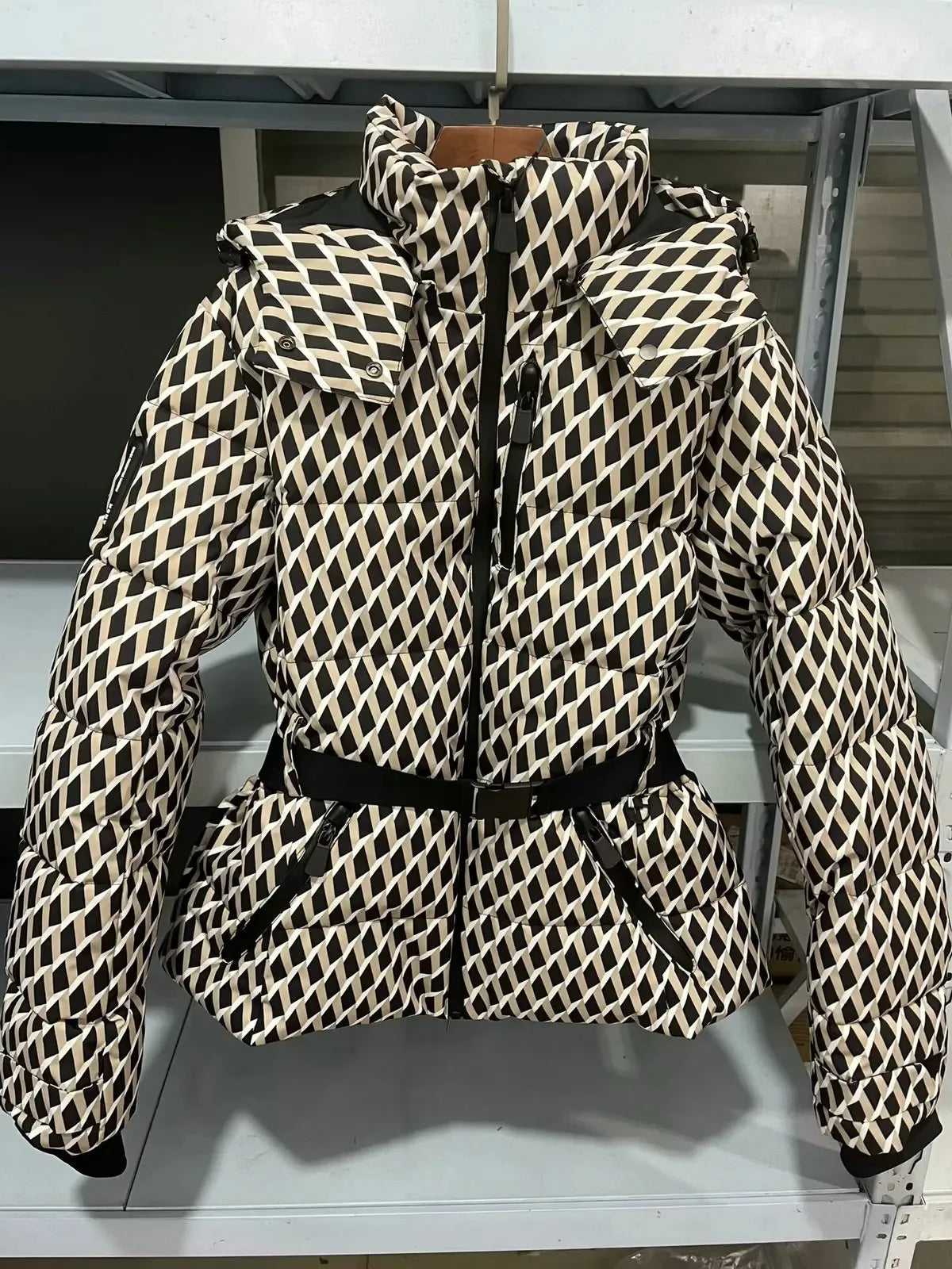 Piumino Donna con Cappuccio e Cintura - immagine 8