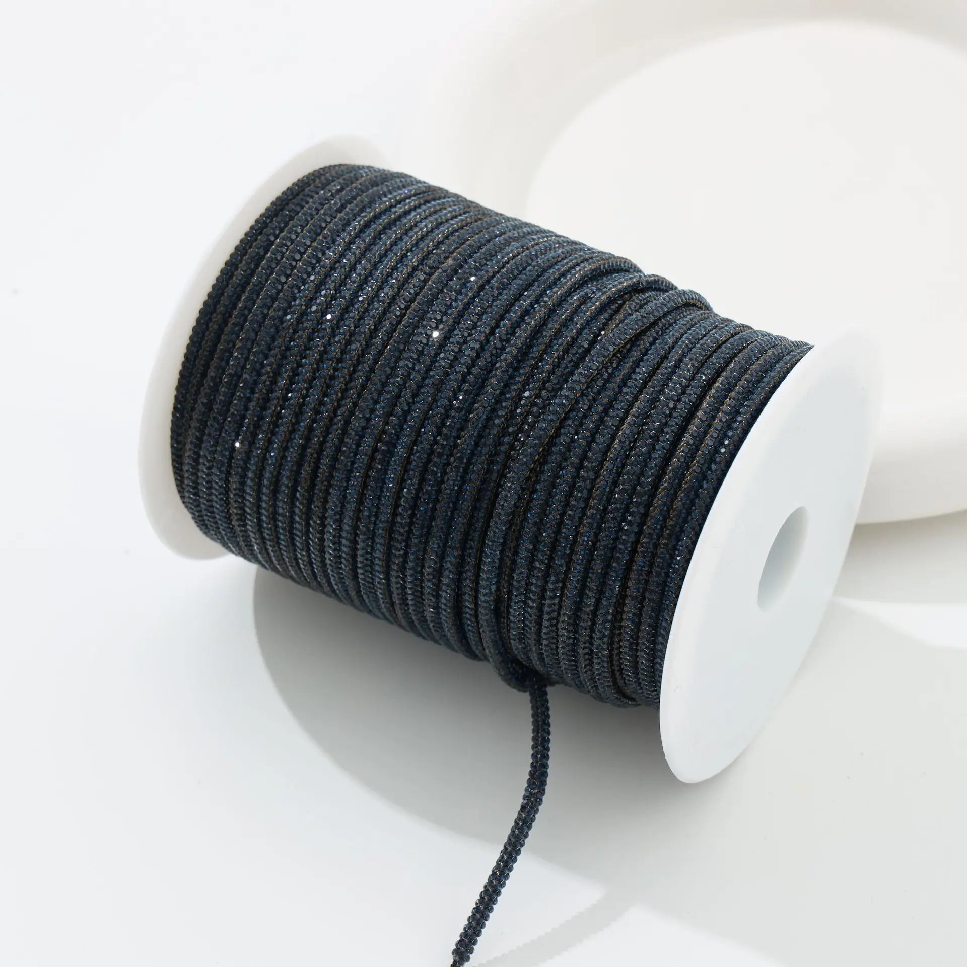 Corda in Cotone con Strass in Vetro 4 mm – 5 Metri Applicabile con Ferro o Cucitura per Abiti, Borse e Scarpe