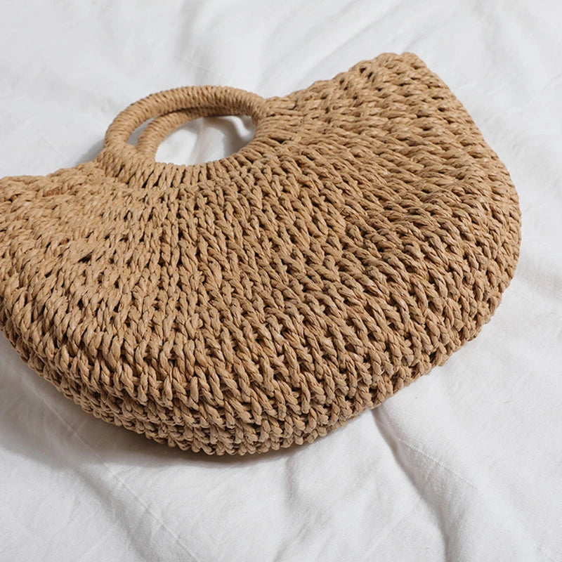 Moon Bag in paglia intrecciata – Borsa estiva a mezzaluna in tre dimensioni (S, M, L)