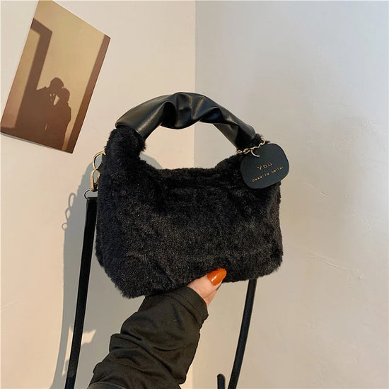 Borsa a mezzaluna in ecopelliccia donna – Hobo half-moon con manico arricciato e tracolla crossbody