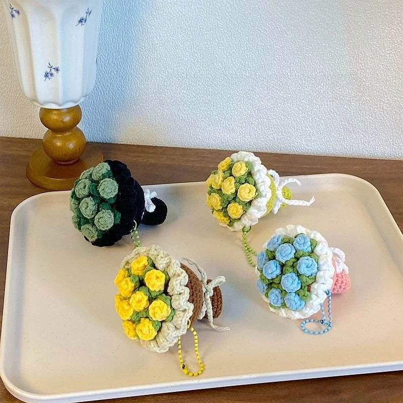 Portachiavi handmade a mini bouquet di fiori all’uncinetto – regalo dolce e artigianale