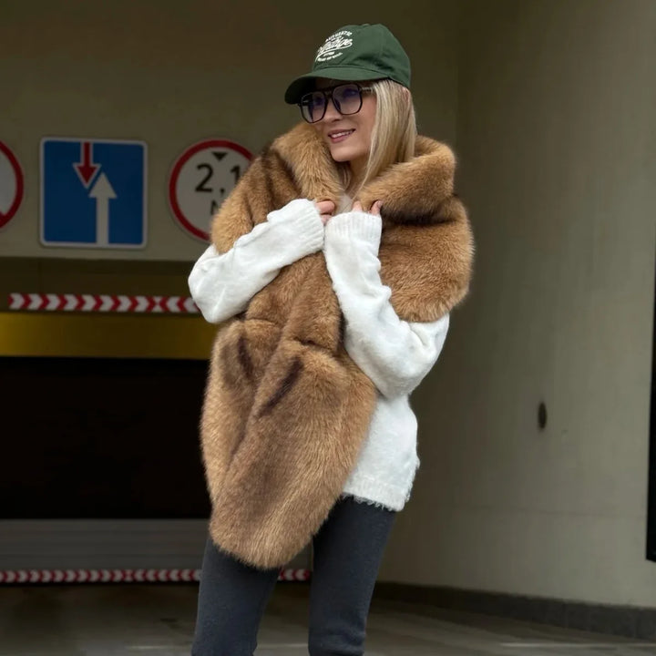 Sciarpa donna in pelliccia sintetica con tasche marrone