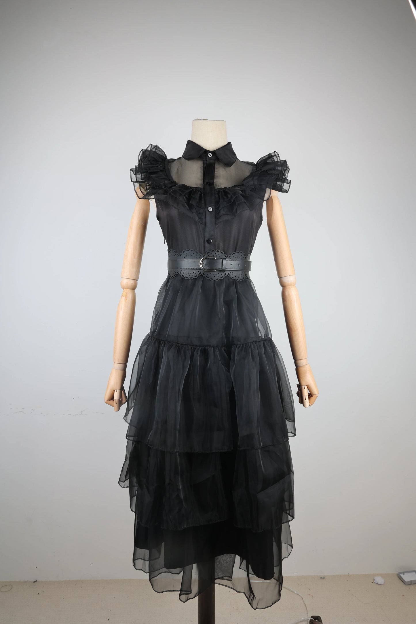 Costume Halloween Wednesday Addams 2025 ‒ abito nero elegante con pizzo & cut-out per party e role play