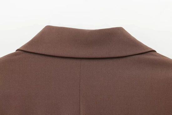 Completo donna ufficio 2025 ‒ blazer “shrug” + pantaloni lunghi dritti, stile elegante casual con cintura, perfetto