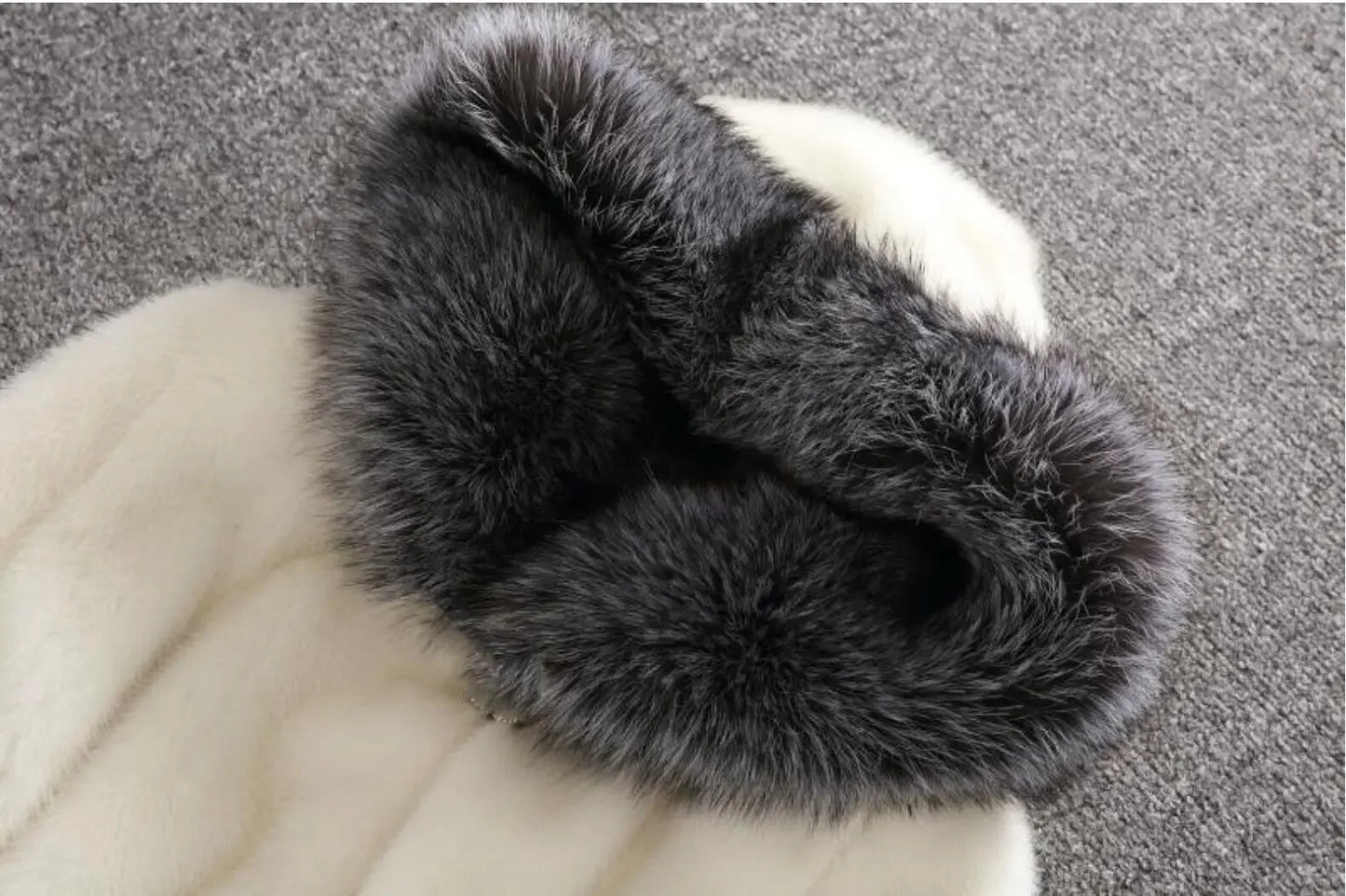 Cappotto lungo in pelliccia sintetica con cappuccio – giacca maxi donna calda e lussuosa per l'inverno 2025