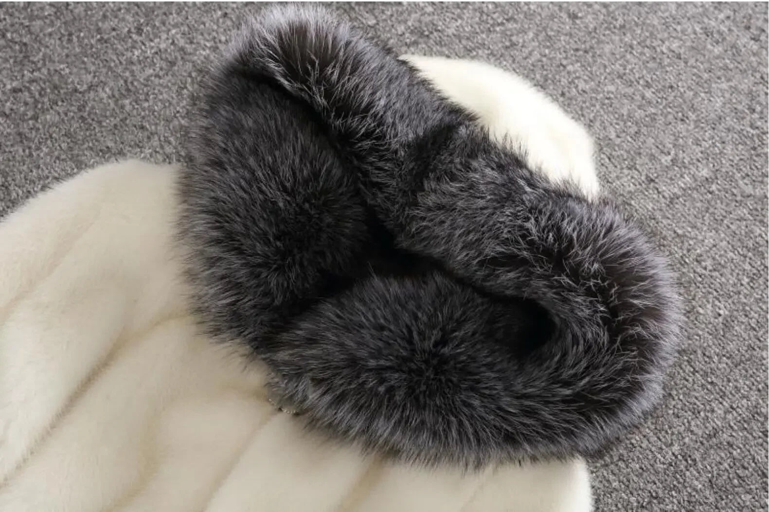 Cappotto lungo in pelliccia sintetica con cappuccio – giacca maxi donna calda e lussuosa per l'inverno 2025