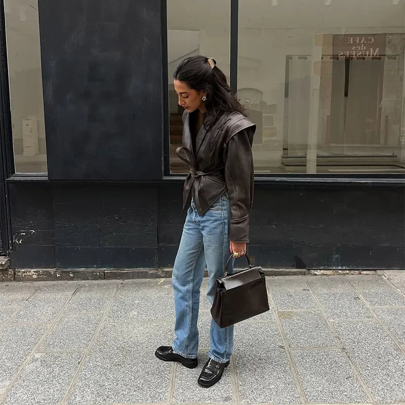 Giacca donna in similpelle vintage con cintura – Overcoat chic autunno inverno, collo a revers e dettagli lace-up