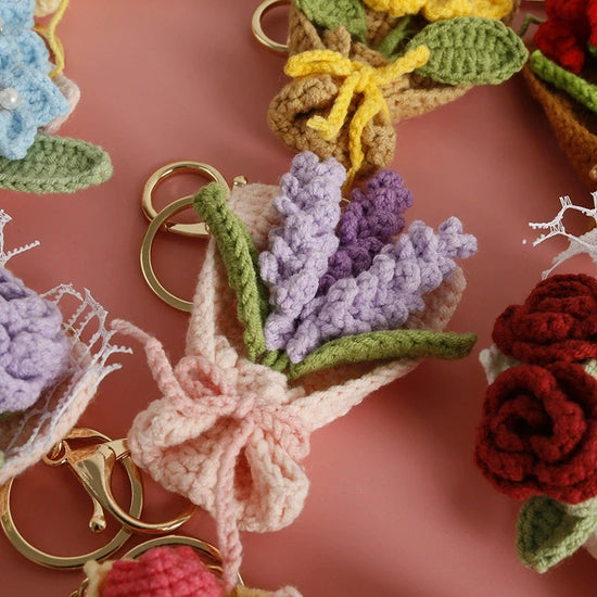 Portachiavi fiore all’uncinetto artigianale – charm amigurumi handmade per borse e chiavi
