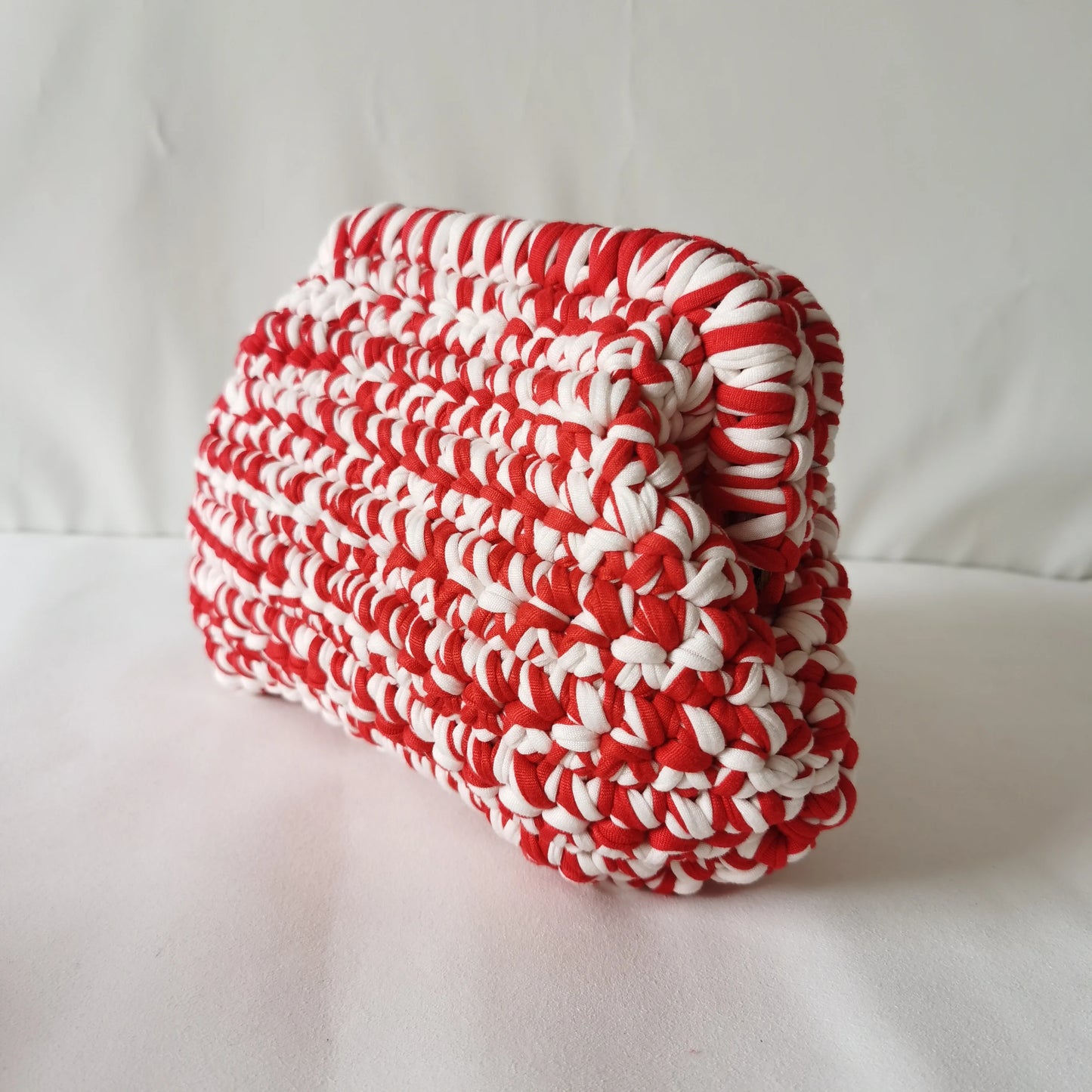 Clutch “Cloud Bag” in Crochet Fatta a Mano – Borsa Donna Soffice e Originale con Stile a Nuvola