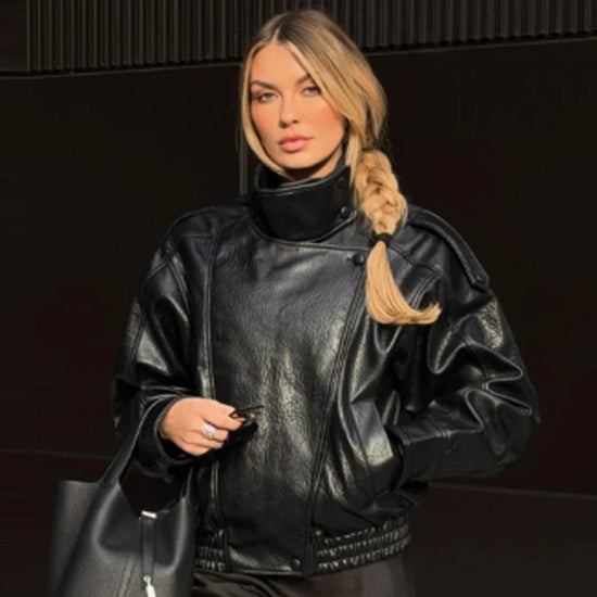Bomber corto donna effetto pelle con zip e collo alto - foto 4 della galleria