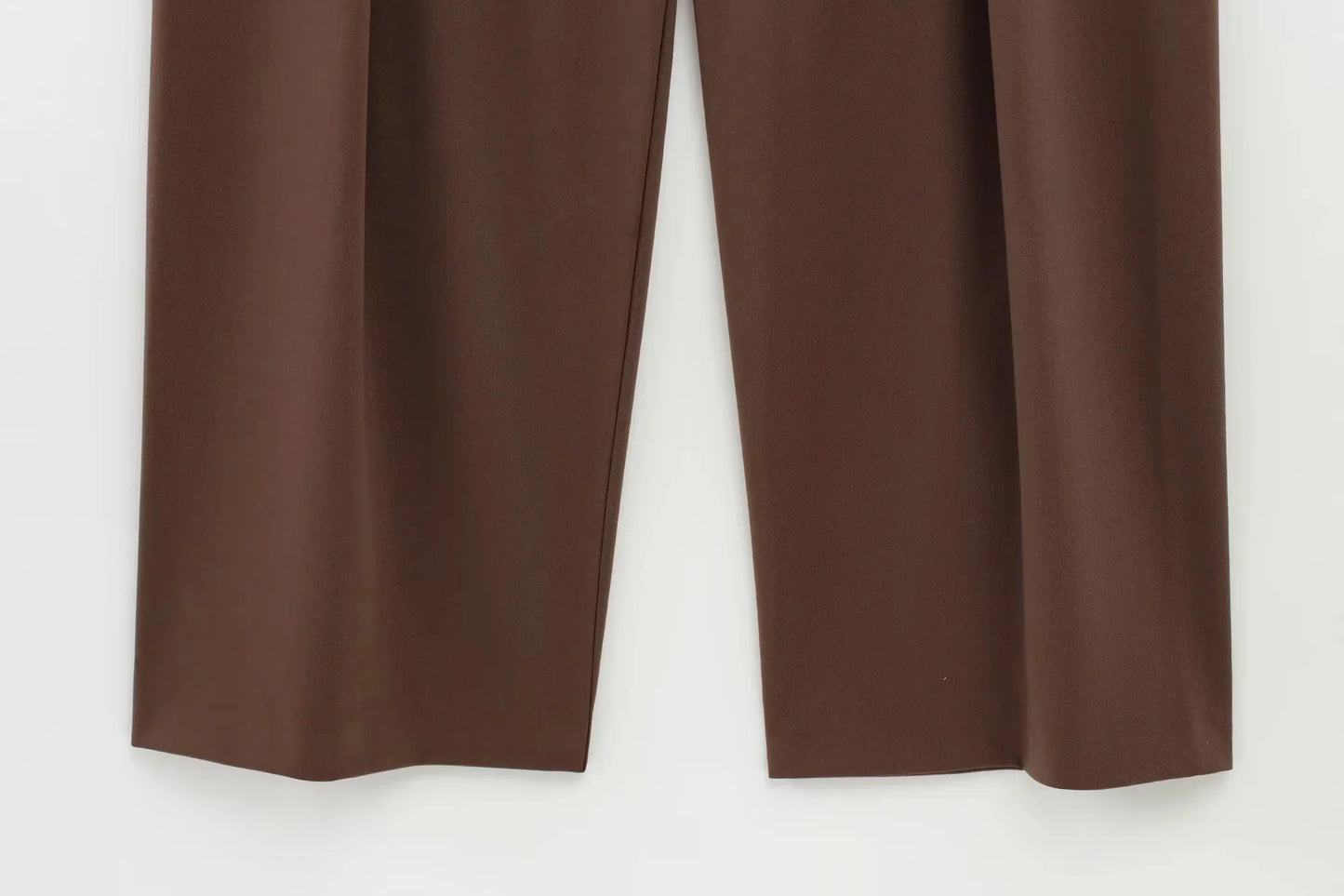 Completo donna ufficio 2025 ‒ blazer “shrug” + pantaloni lunghi dritti, stile elegante casual con cintura, perfetto