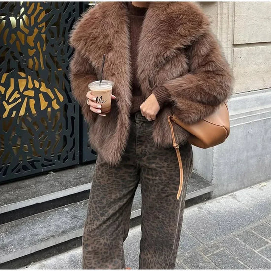Pelliccia corta donna marrone con collo a rever