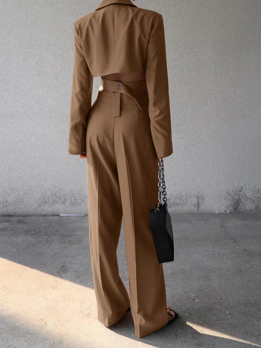 Set tailleur donna 2025: blazer cropped e pantaloni palazzo – eleganza professionale con un tocco moderno