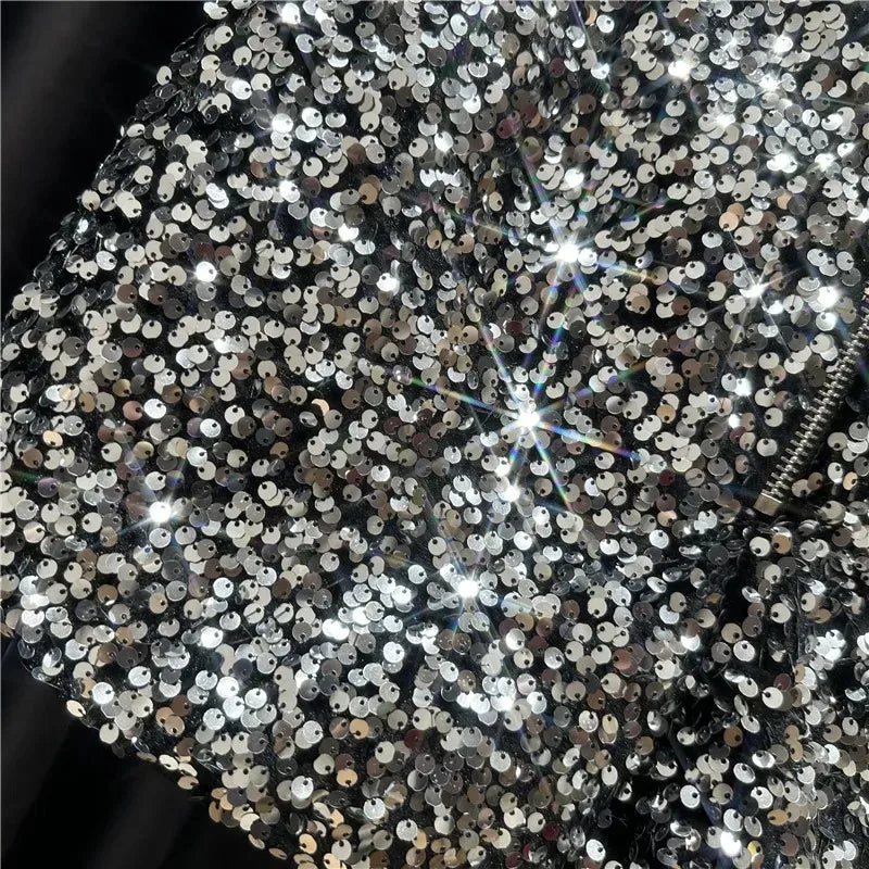 Shorts da donna “Spice Girls” con strass, zip frontale e dettagli suède – look glam estivo 2025