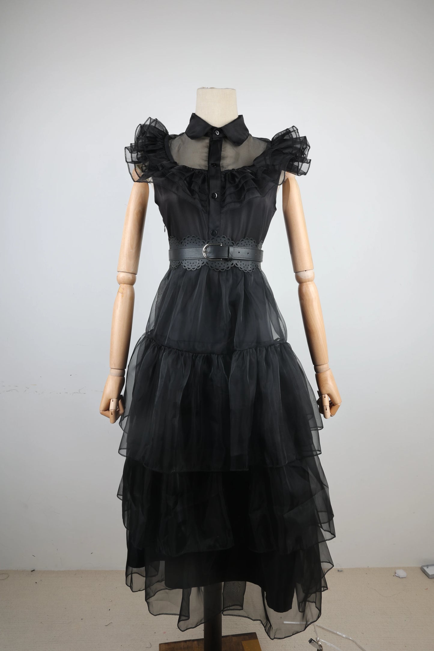 Costume Halloween Wednesday Addams 2025 ‒ abito nero elegante con pizzo & cut-out per party e role play