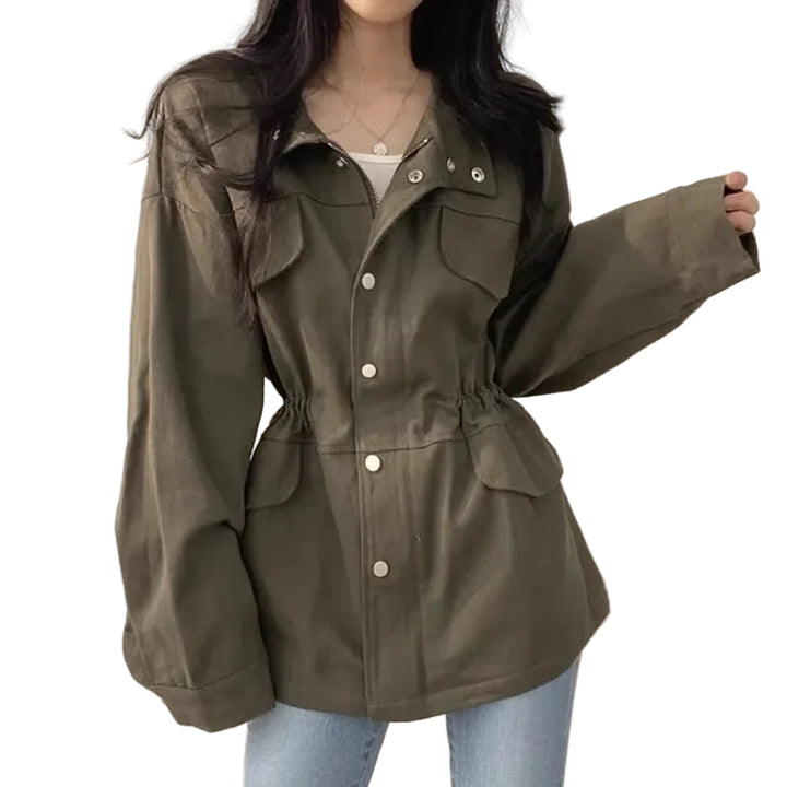 Giacca utility donna retro ‒ jacket con coulisse in vita, tasche, look chic autunno 2025