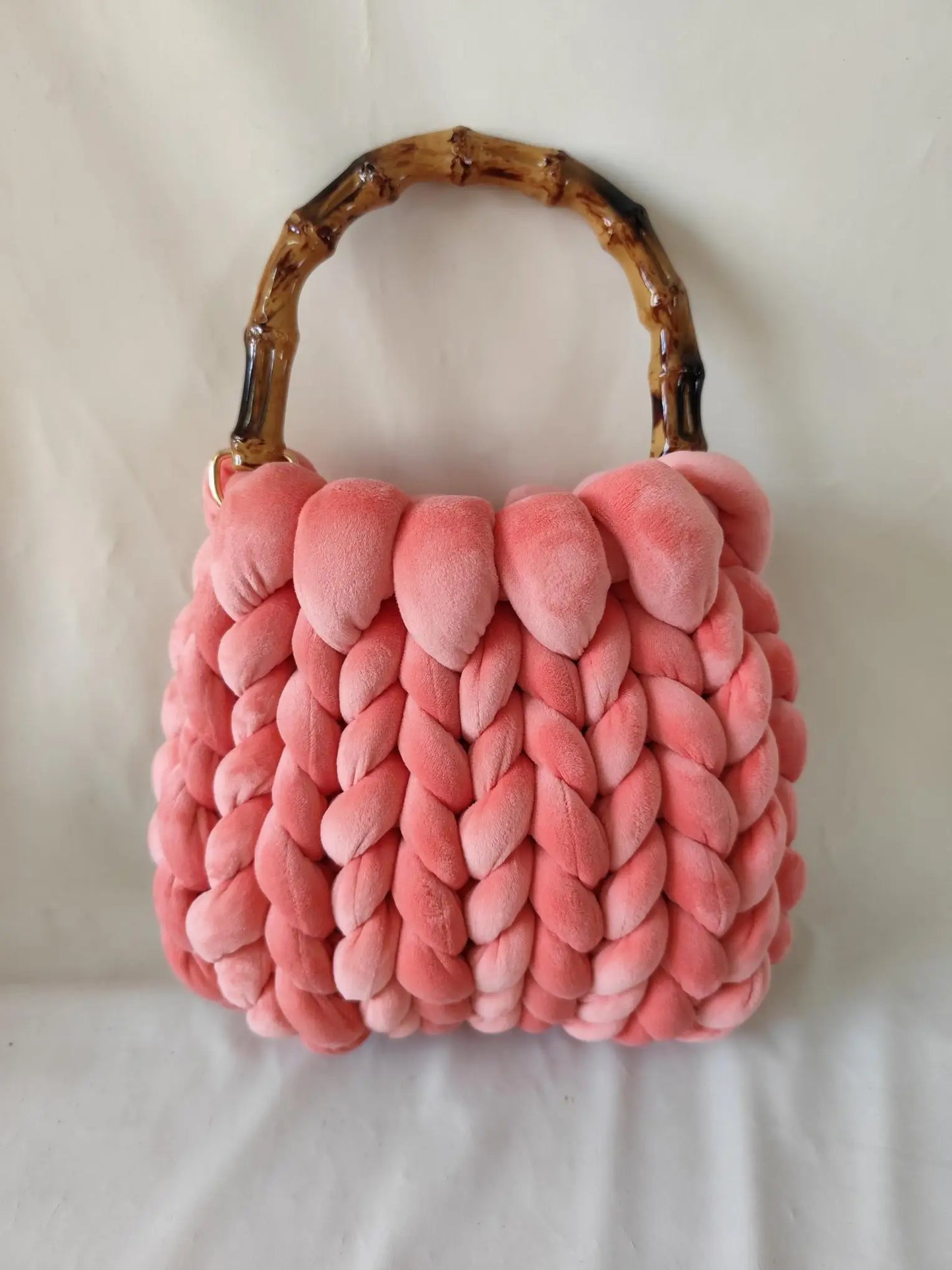 Borsa lavorata a mano in lana islandese super-spessa Yingzi – hand-knitted Icelandic wool bag trendy & artigianale