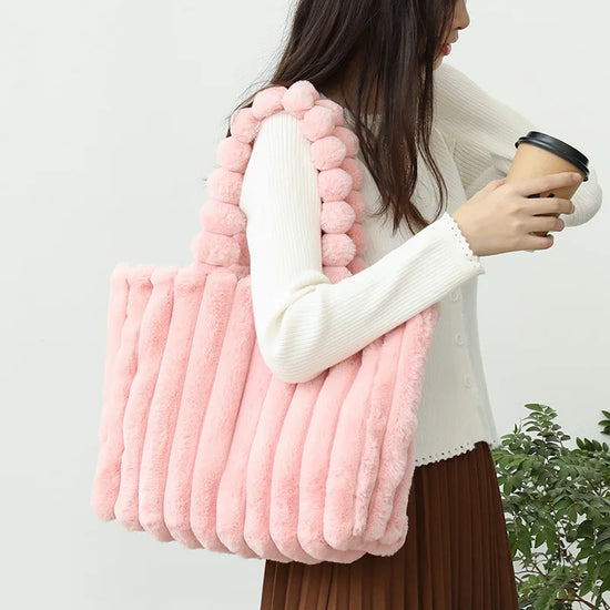 Tote bag rigata in faux fur – Borsa soffice a spalla a righe