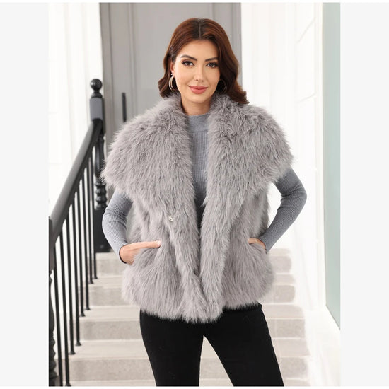 Cappotto donna in pelliccia sintetica dal taglio ampio