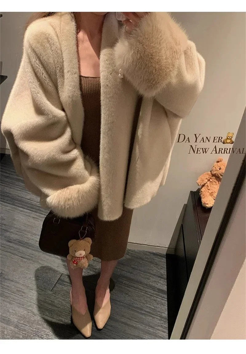 Cappotto donna beige con collo effetto pelliccia