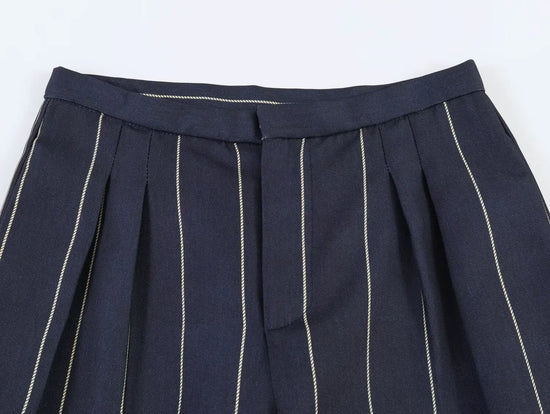 Completo donna a righe con giacca corta e pantaloni dritti