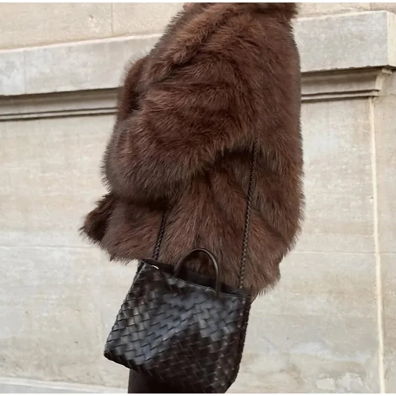 Pelliccia corta donna marrone con collo a rever