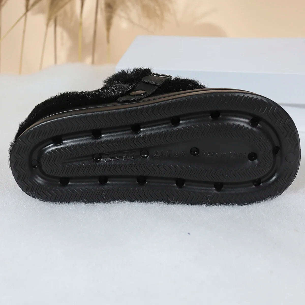 Women EVA Thick Sole Fur Slippers Closed Toe Fluffy Warm Home Slippers Woman Buckle Fashion Slip-on Cover Head Cotton Slippers