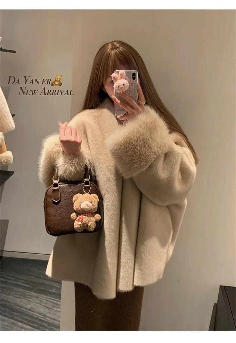 Cappotto donna beige con collo effetto pelliccia