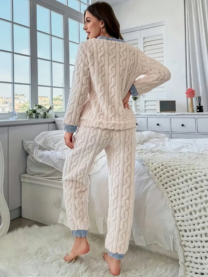 Set di pigiama da donna per l'autunno e l'inverno – pantaloni spessi e maglia a collo rotondo con stella a cinque punte ricamata