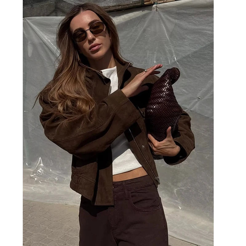 Giacca donna con grandi tasche, zip e collo alto - foto 2 della galleria