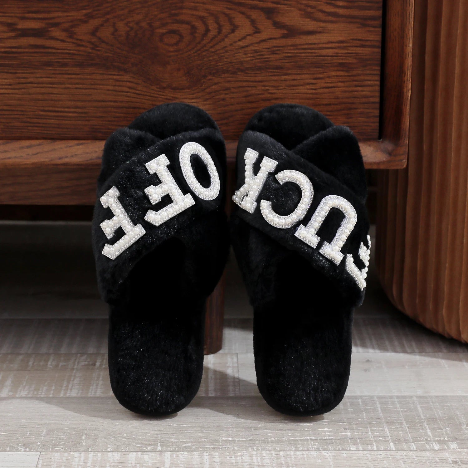 Ciabatte Donna F**K OFF in Peluche con Fasce Incrociate e Dettagli Strass