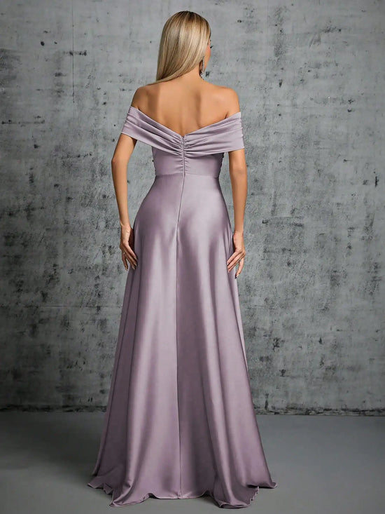 Abito Elegante Lungo in Satin con Plissé – Scollo Irregolare e Look da Cerimonia