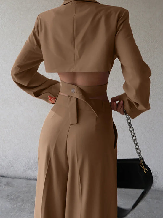 Set tailleur donna 2025: blazer cropped e pantaloni palazzo – eleganza professionale con un tocco moderno