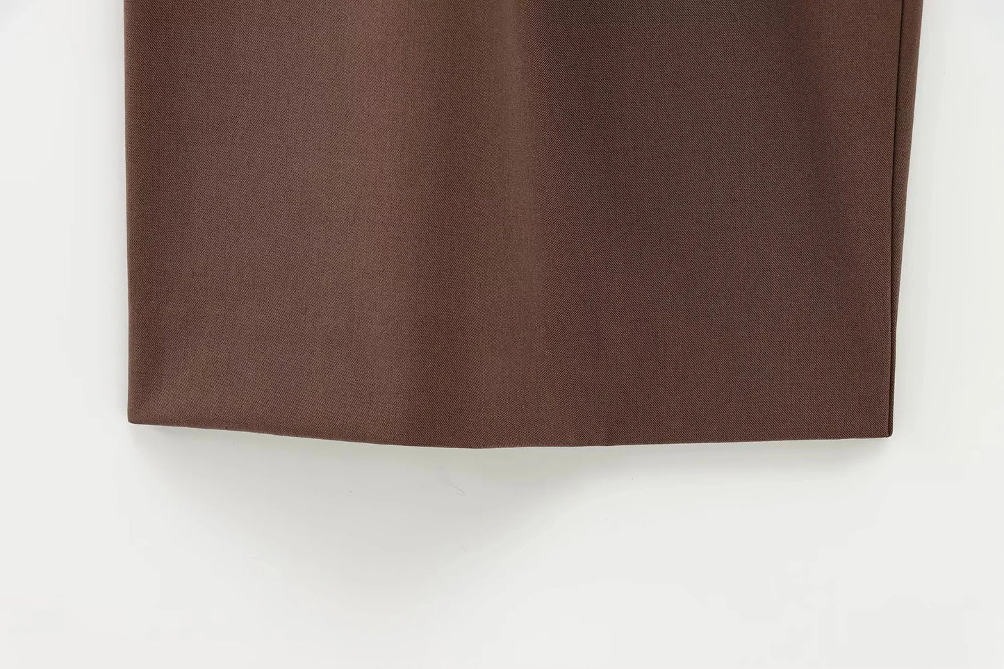 Completo donna ufficio 2025 ‒ blazer “shrug” + pantaloni lunghi dritti, stile elegante casual con cintura, perfetto