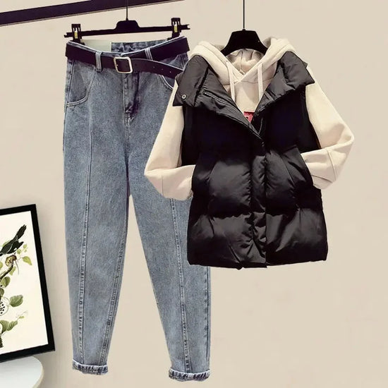 Set 3 pezzi donna: gilet corto in jeans, pantaloni e cintura – look versatile per autunno/inverno 2025