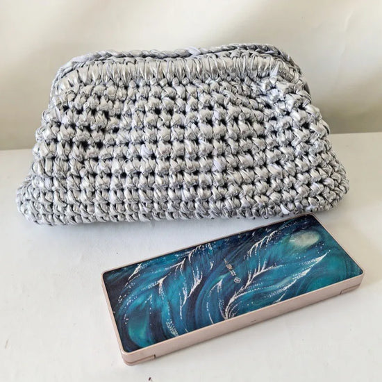 Clutch donna fatta a mano in crochet metallico – pochette elegante in filo metalizzato