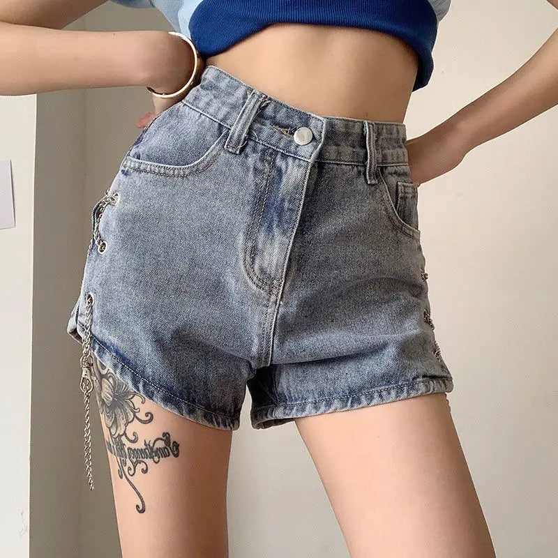 Shorts donna sexy in denim stile coreano – vita alta, biker aesthetic, strappi e paillettes estate 2025