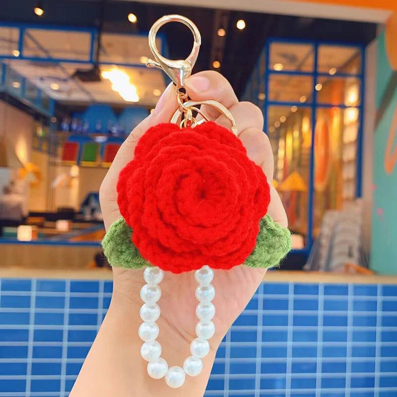 Portachiavi rosa all’uncinetto handmade – con perle e foglia crochet, charm elegante per borse e chiavi