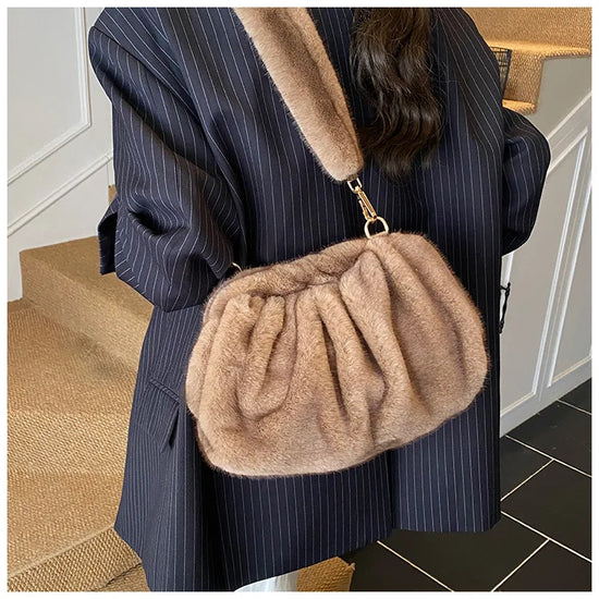 Borsa Crossbody Fluffy Cloud in Ecopelliccia – Clutch Imbottita d’Inverno per Donna, Versatile e Morbida