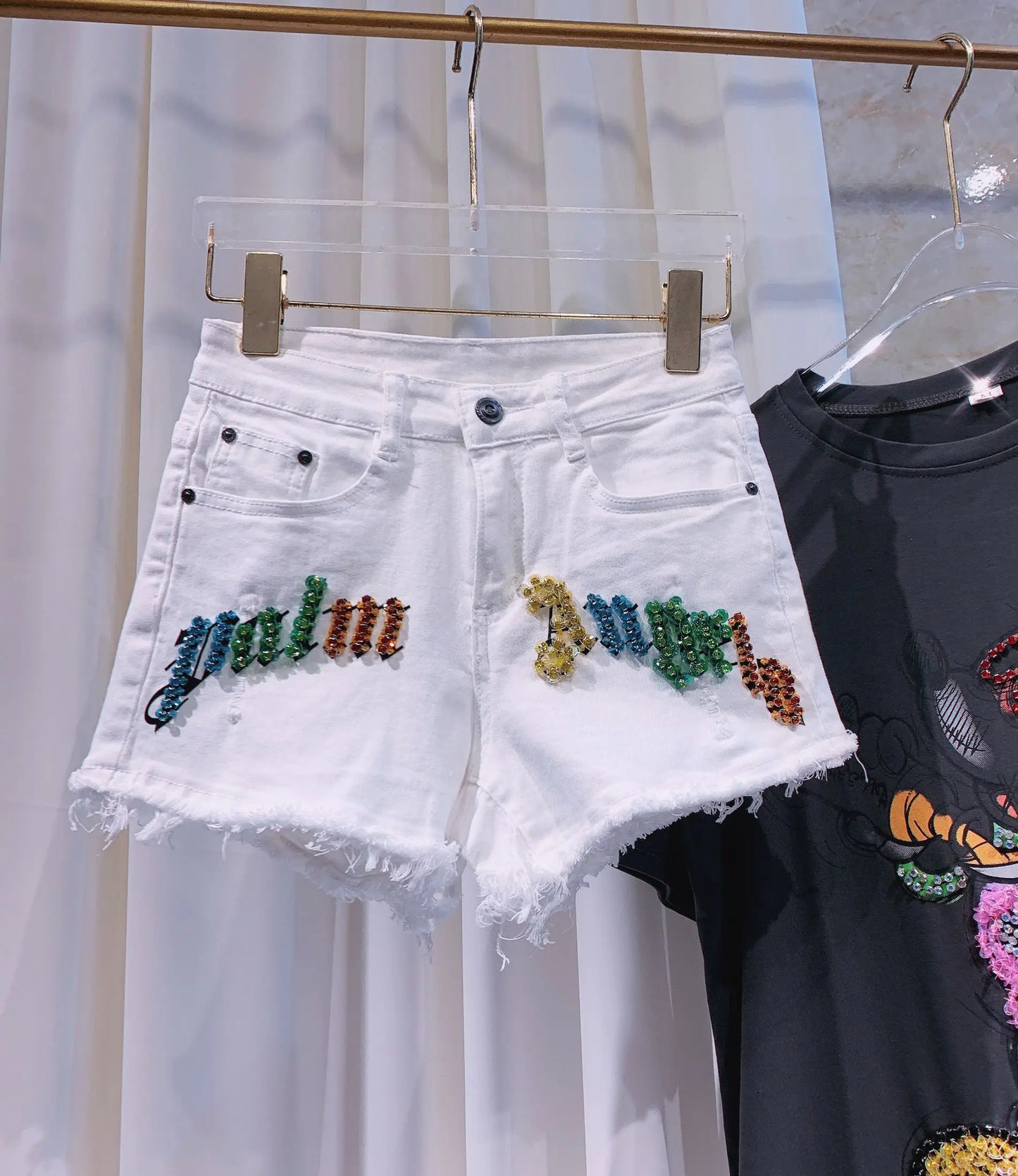 Shorts donna vita alta elasticizzati con strass – denim bianco slim fit per l’estate 2025